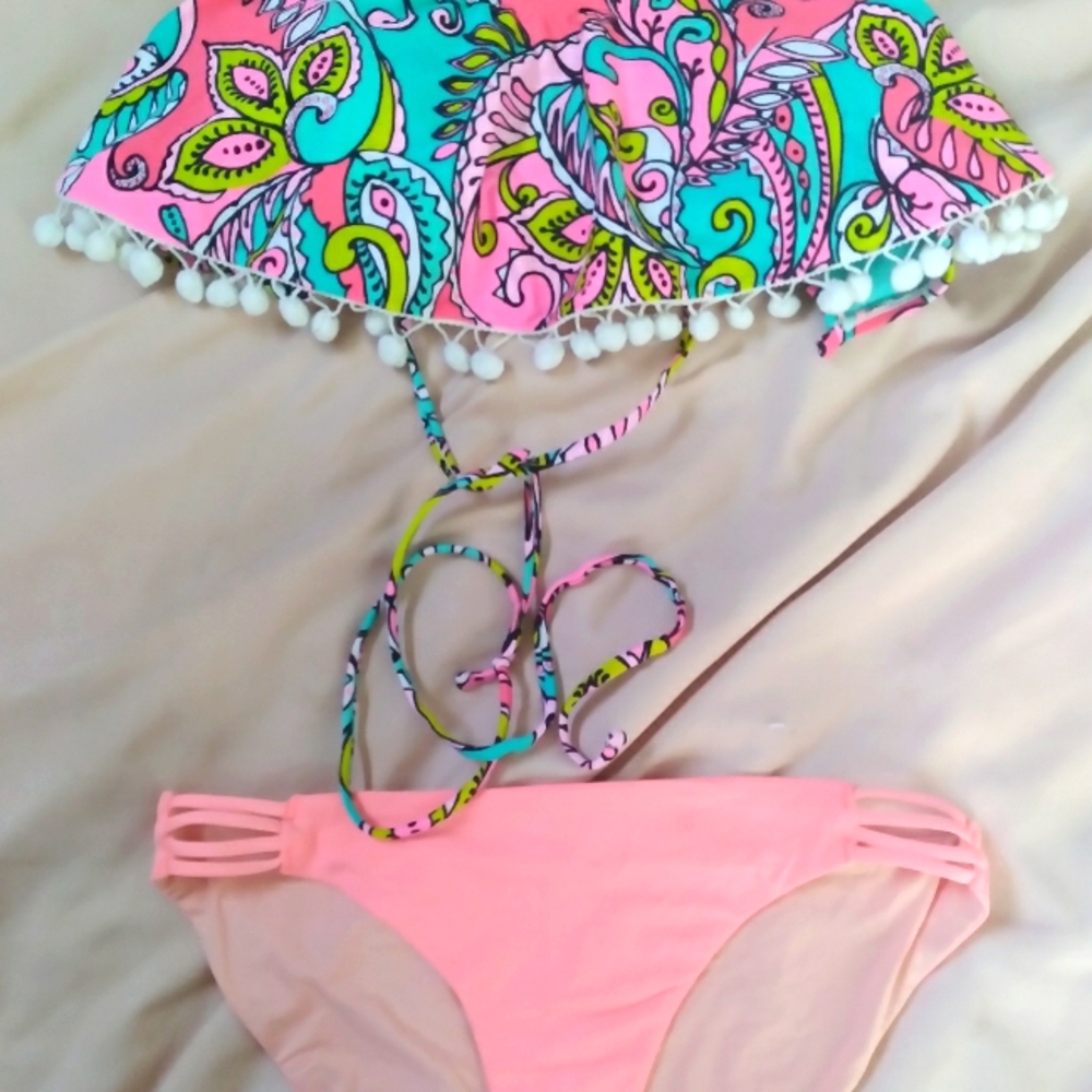 2 bathing suit tops cremieux size L, coral and reversible bottoms by roxy brand.
